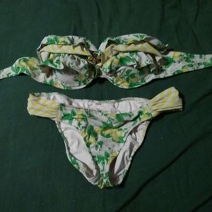 Ruffle floral used bikini 34C top medium bottom